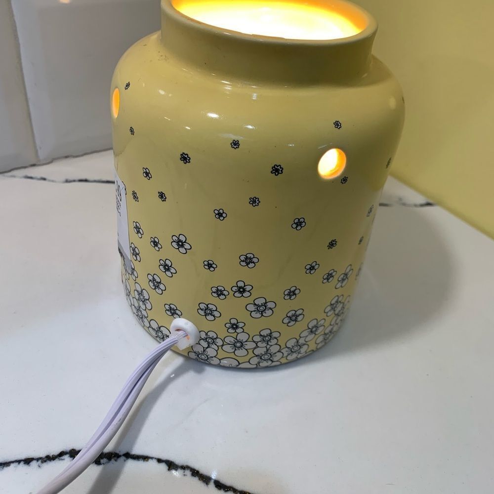 Yellow Ceramic light  with Floral Design - Picture 2 of 8